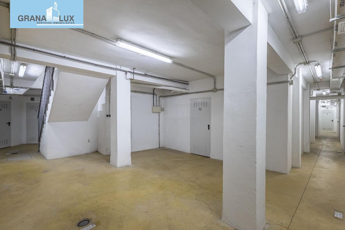 Box room for sale in  Granada Capital