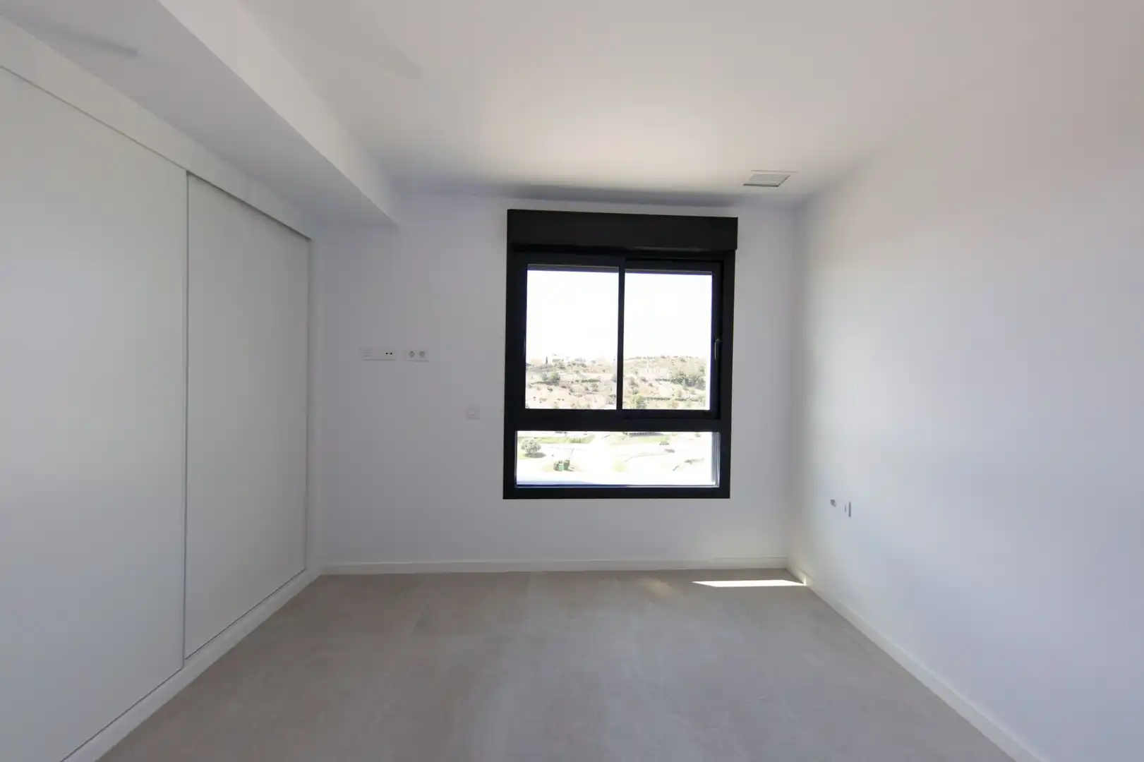 Habitación de Ático de alquiler en Finestrat con Aire acondicionado, Calefacción y Jardín privado