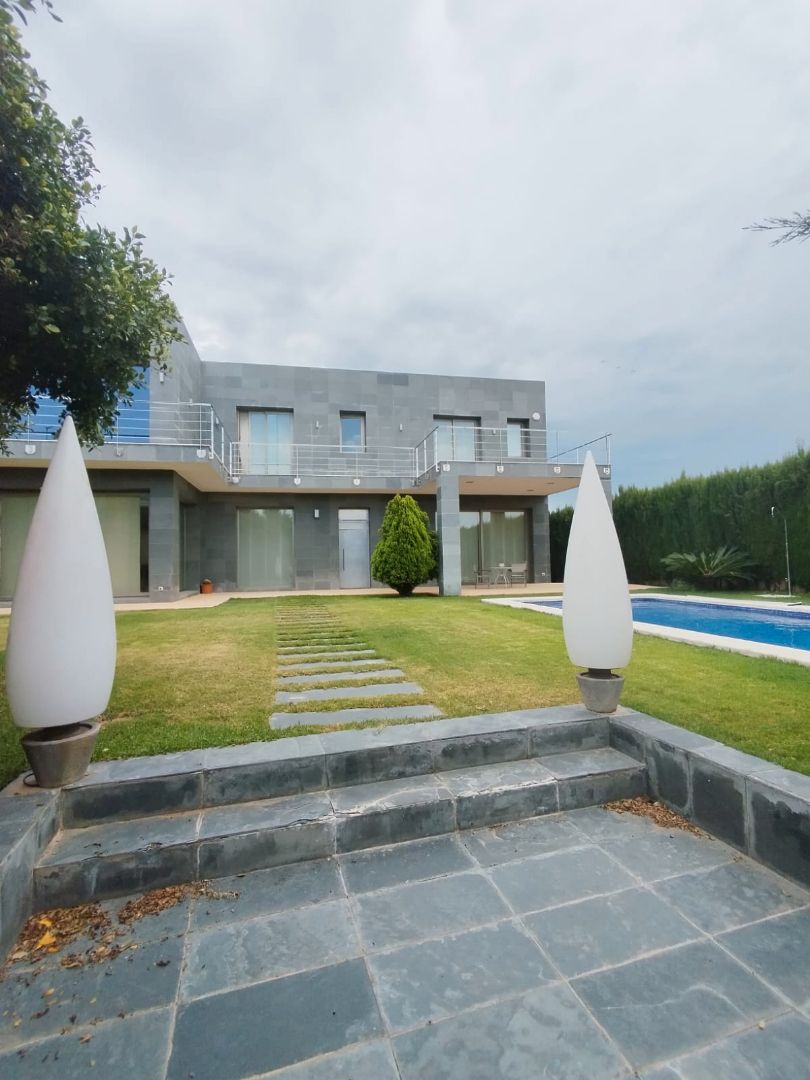 Vista exterior de Casa o xalet en venda en Burriana / Borriana amb Aire condicionat, Calefacció i Jardí privat