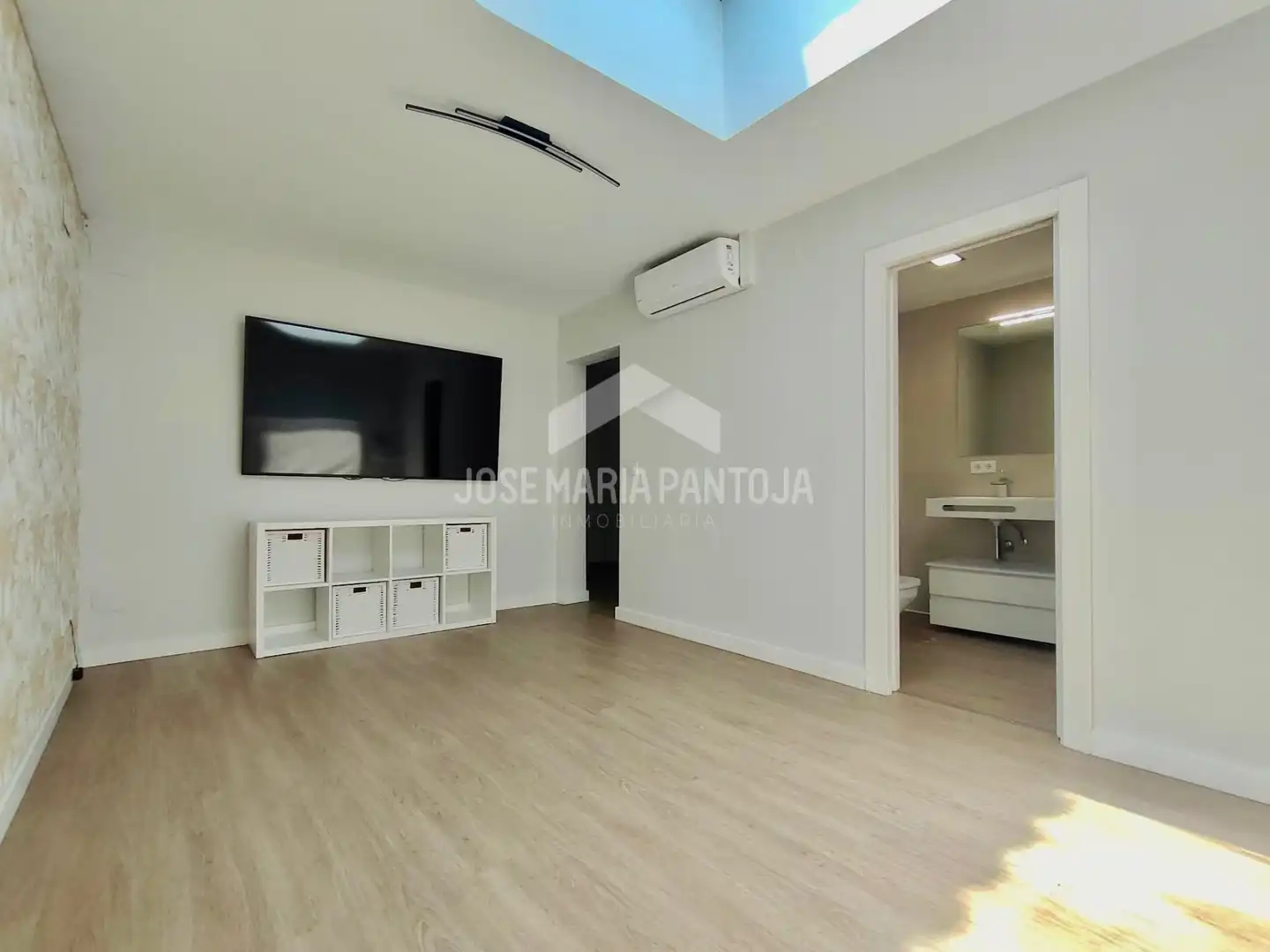 Sala de estar de Casa adosada en venta en Jerez de la Frontera con Aire acondicionado, Calefacción y Jardín privado