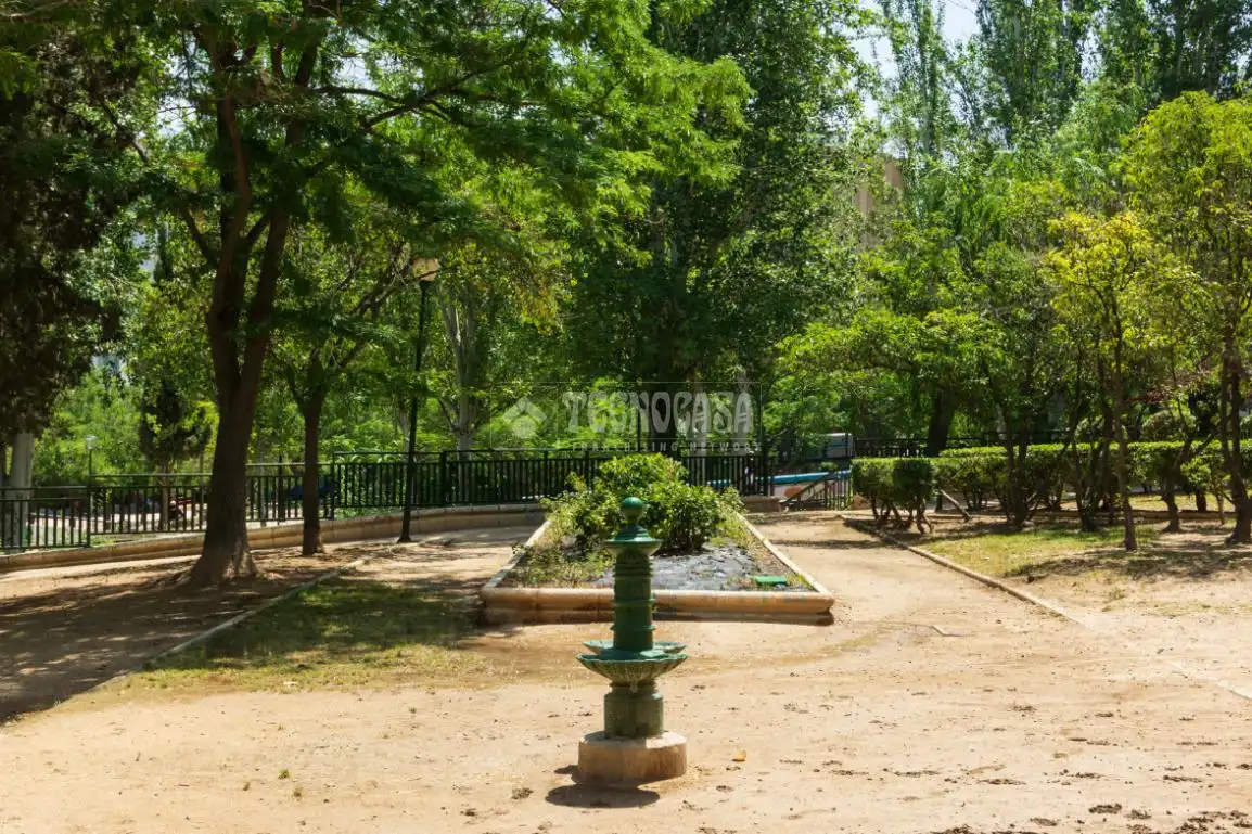 Jardín de Local en venta en Zaragoza