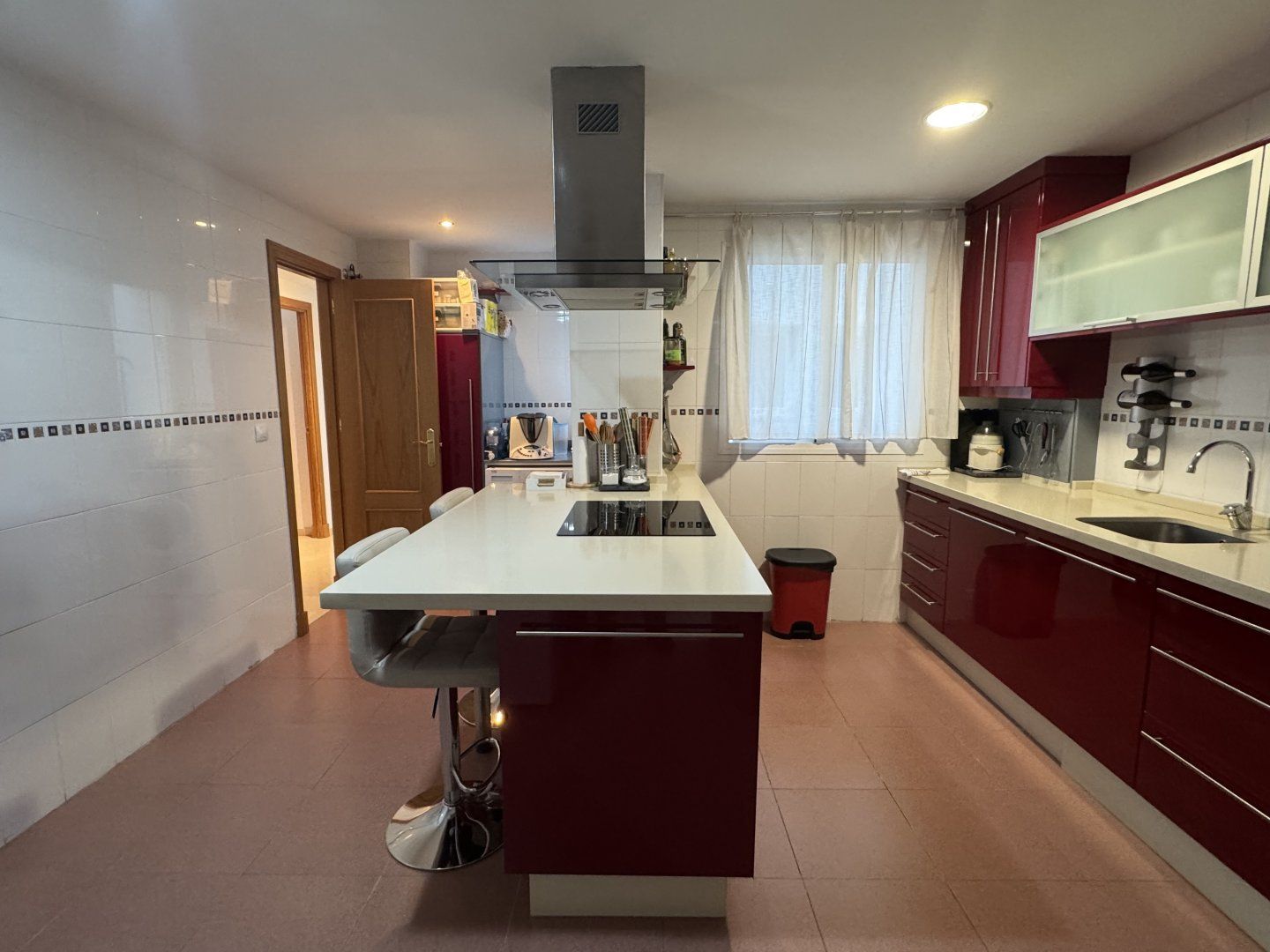 Cuina de Pis en venda en Bormujos amb Aire condicionat, Terrassa i Piscina