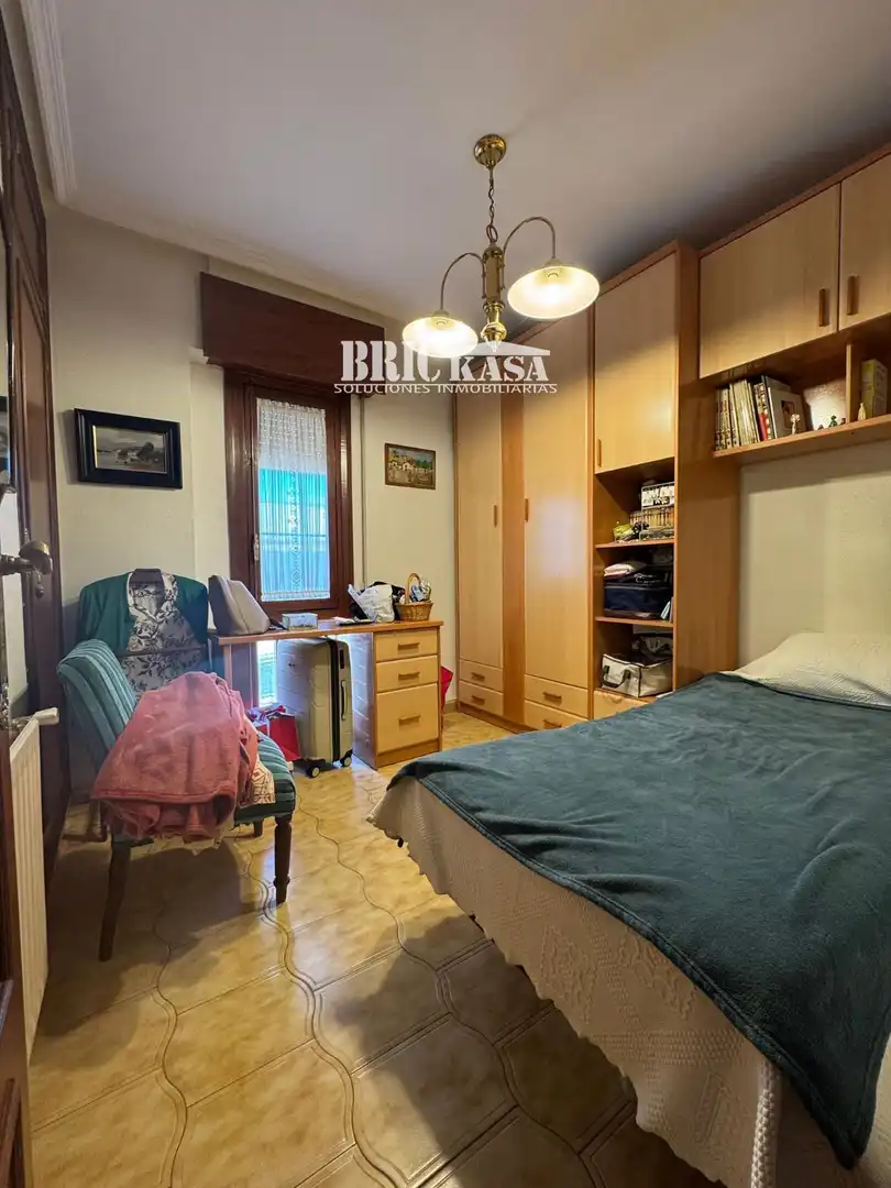 Schlafzimmer von Dachboden zum Verkauf in Cáceres mit Heizung und Terrasse