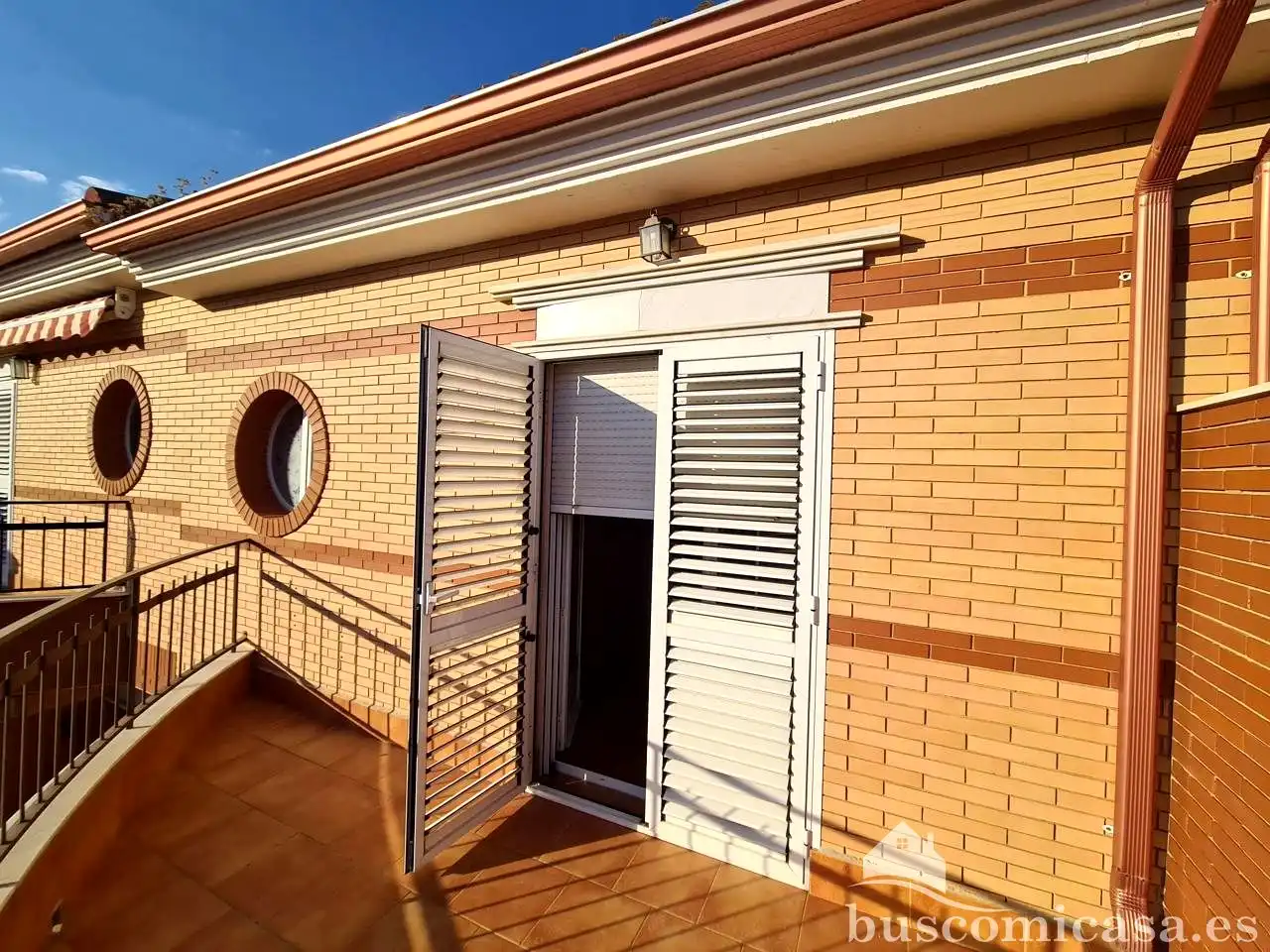 Vista exterior de Casa adosada en venta en La Carolina con Aire acondicionado, Calefacción y Terraza