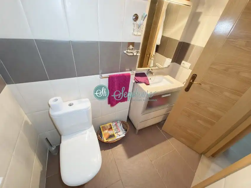 Baño de Piso en venta en Segovia con Calefacción, Terraza y Amueblado