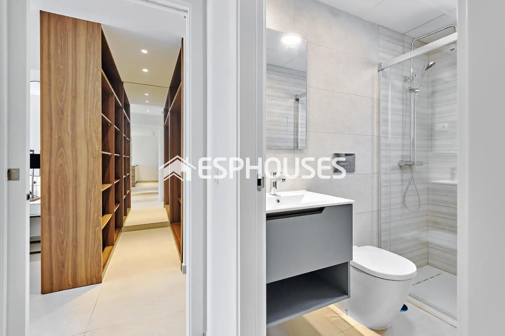 Baño de Ático en venta en Torrevieja con Aire acondicionado, Terraza y Amueblado