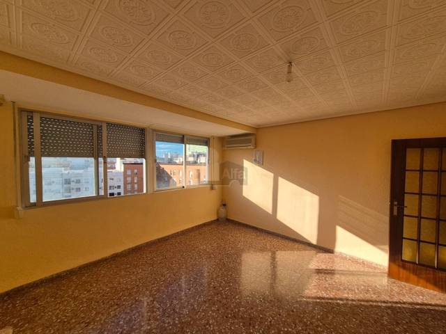 Piso en Alquiler en Carrer de la Democràcia, 69 en Nou Moles