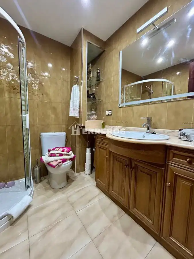 Baño de Casa adosada en venta en Baños de Río Tobía con Aire acondicionado, Calefacción y Parquet