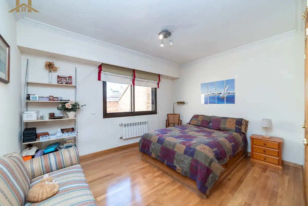 Bedroom of Detached homes for sale in Villanueva del Pardillo  with Air Conditioner, Heating and Private garden