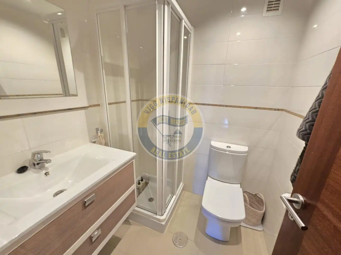 Bathroom of Flat for rent in Vigo   with Heating and Furnished