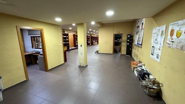 Local comercial en Venta en Avenida de los Hermanos Bou en Casco Histórico