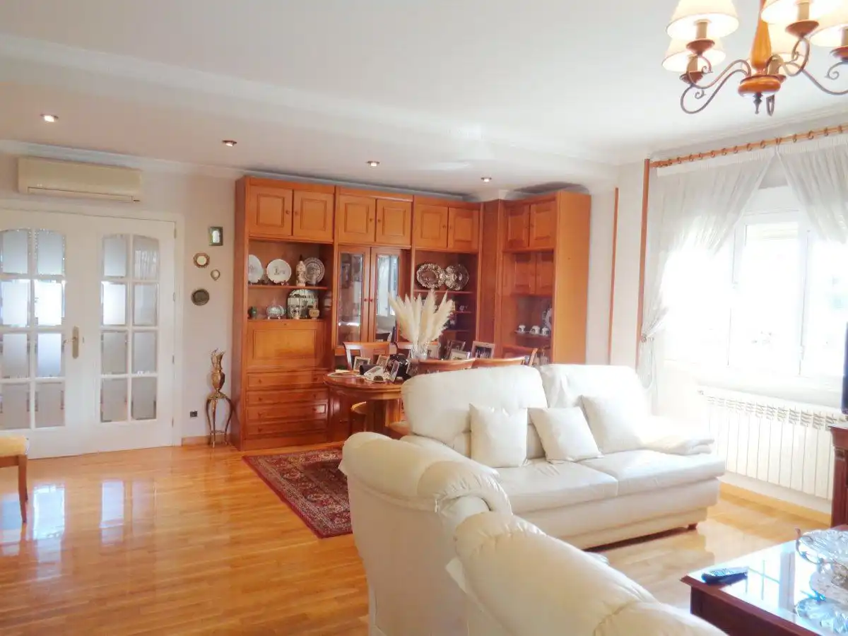 Chalet con terraza en venta en Valdepeñas, imagen 3