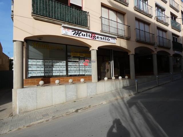 Local comercial en Venta en Poble