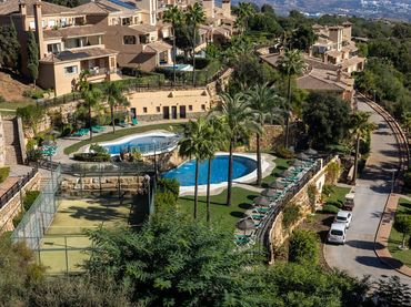 Penthouse with pool for sale in La Mairena