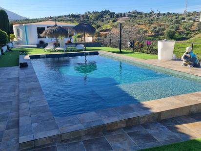 Piscina de Casa o xalet en venda en Alhaurín de la Torre amb Aire condicionat, Calefacció i Jardí privat