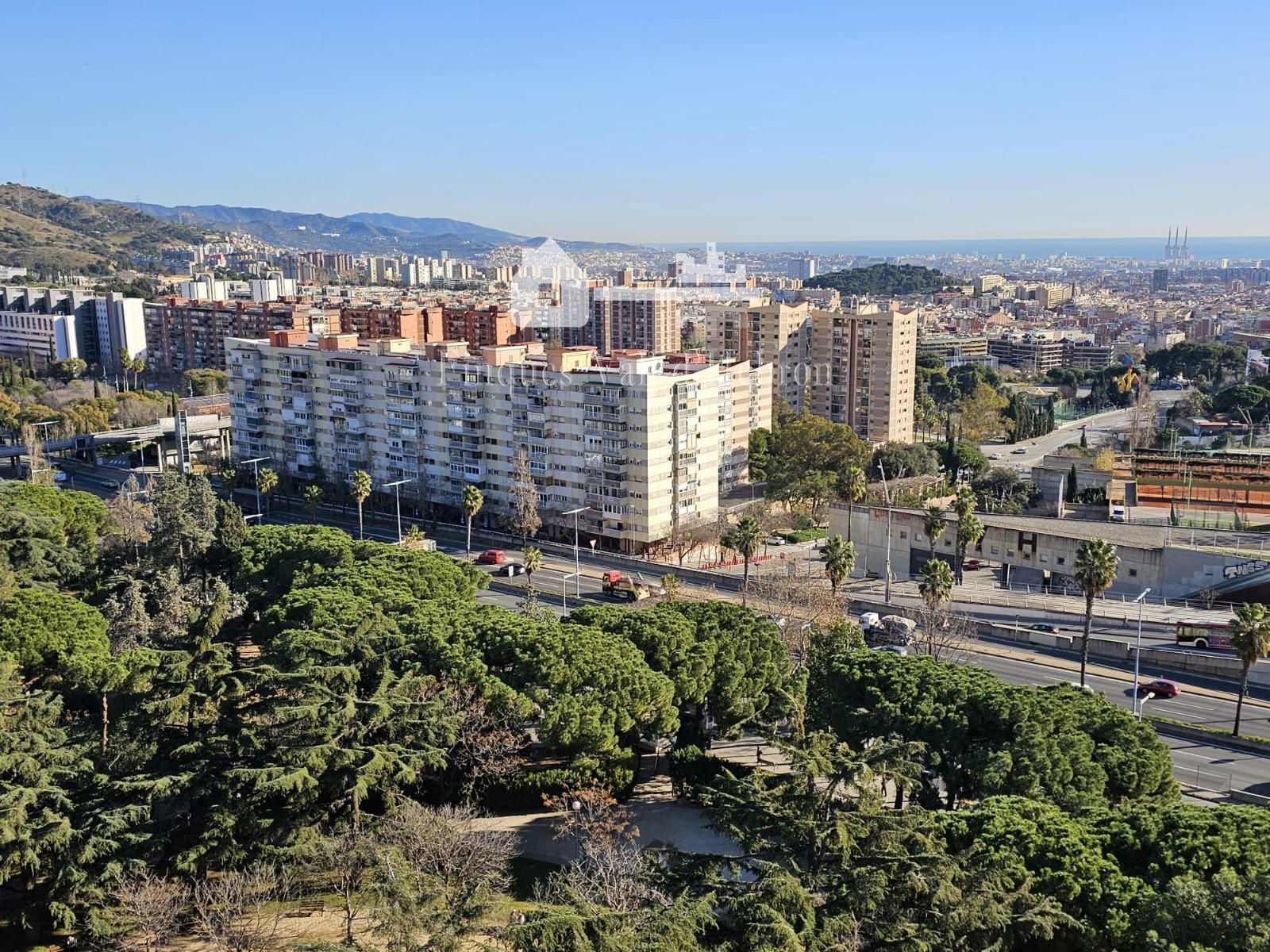 Exterior view of Duplex for sale in  Barcelona Capital  with Air Conditioner and Balcony