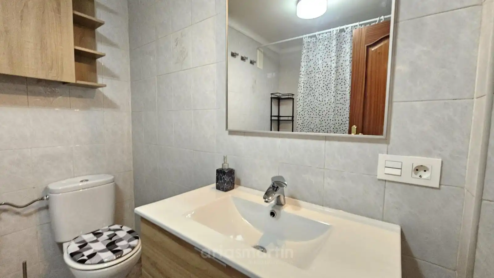 Bathroom of Flat for rent in Salamanca  with Heating, Terrace and Furnished