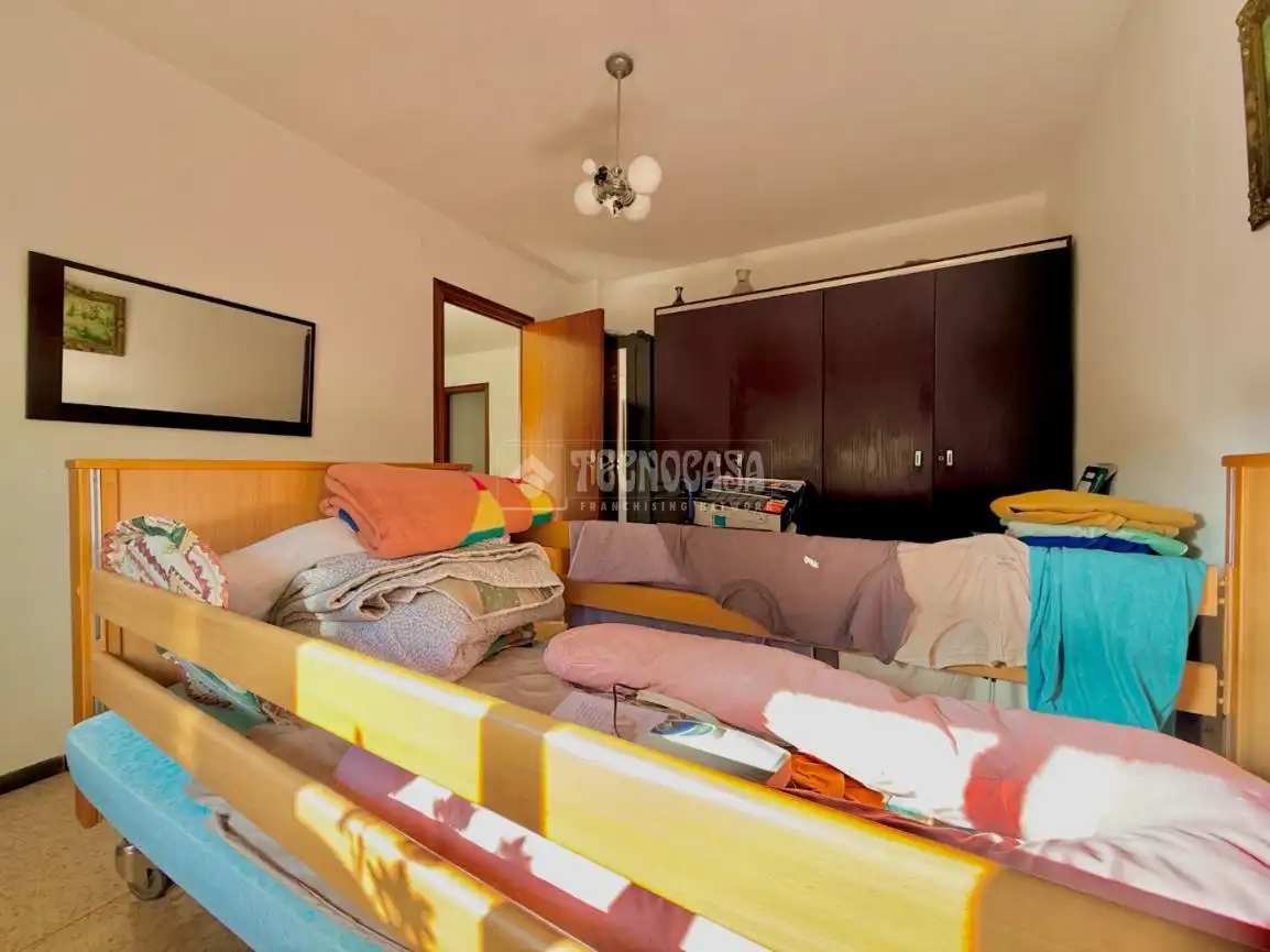 Habitación de Piso en venta en Santa Coloma de Gramenet con Balcón