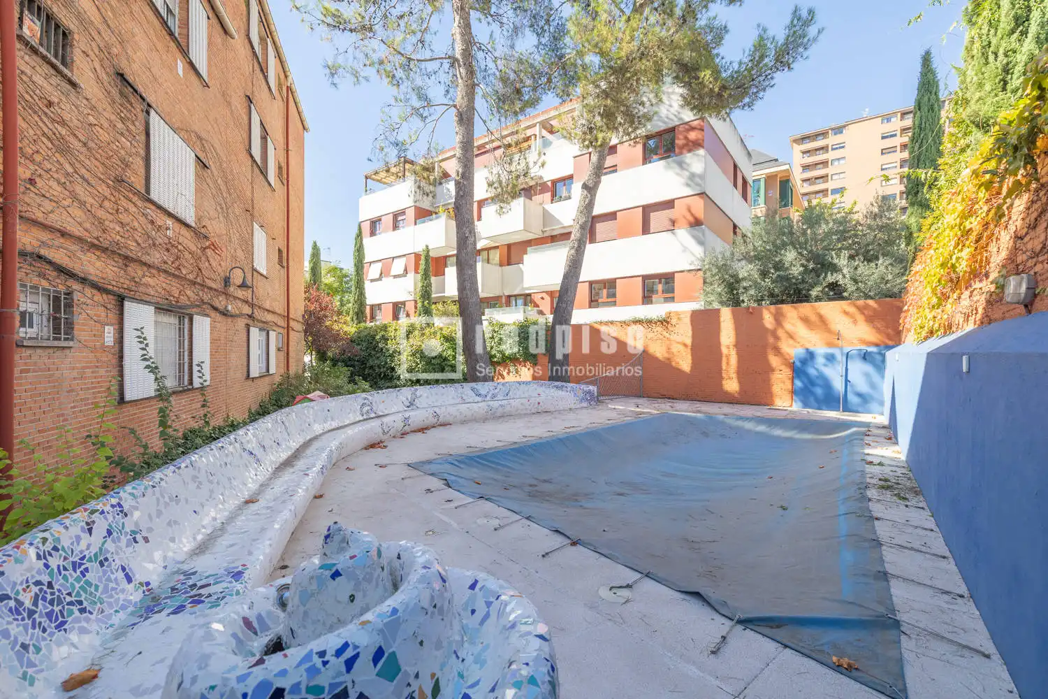 Außenansicht von Wohnung zum Verkauf in Madrid mit Heizung, Privatgarten und Abstellraum
