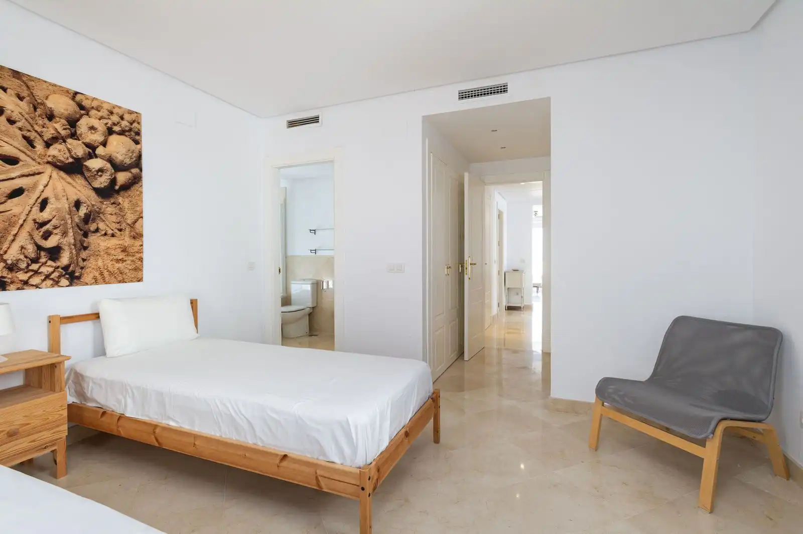 Schlafzimmer von Wohnungen zum Verkauf in Marbella mit Terrasse, Möbliert und Gemeinschaftspool