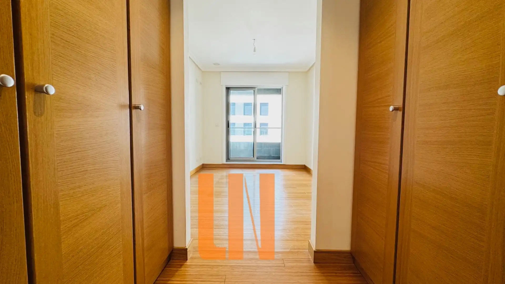 Wohnung zur Miete in A Coruña Capital  mit Heizung, Abstellraum und Ofen