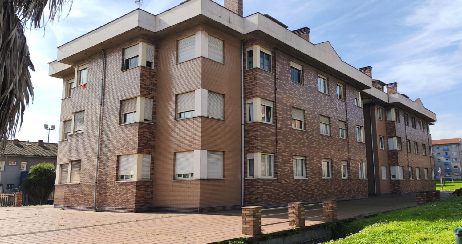 Vista exterior de Pis en venda en Gijón  amb Calefacció, Parquet i Traster