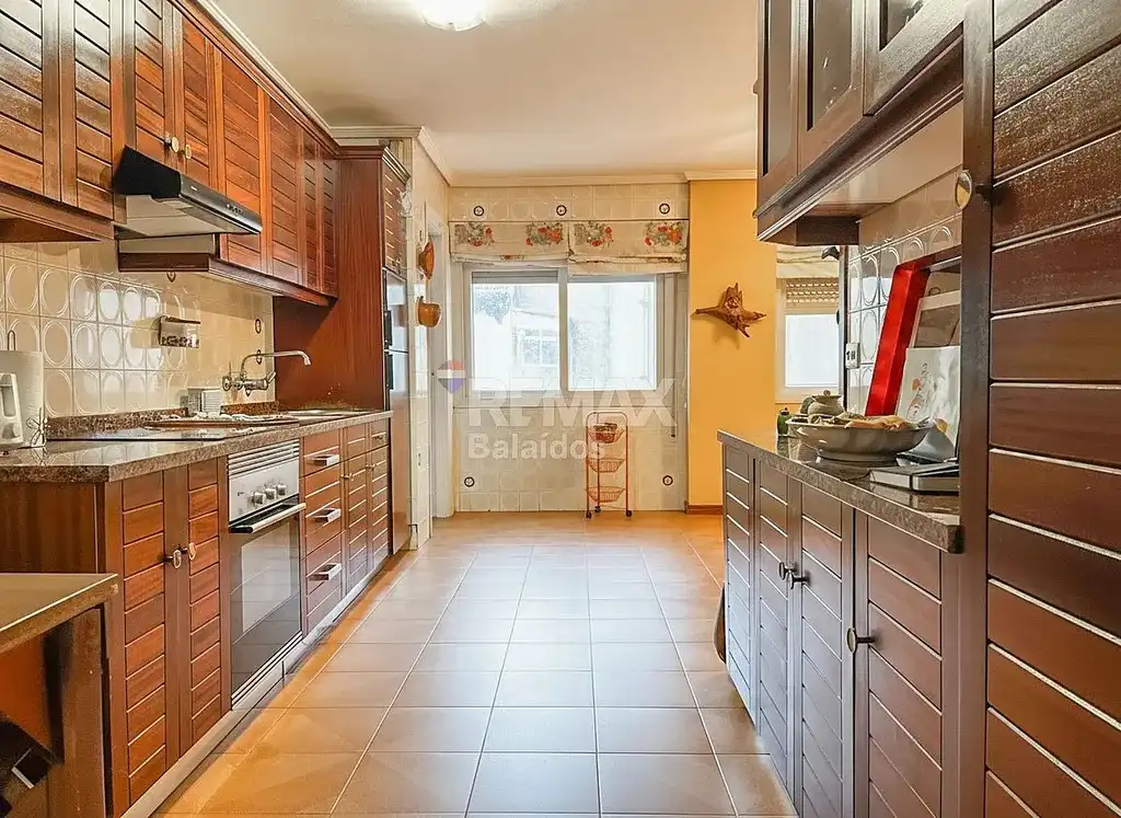 Cocina de Piso en venta en Vigo  con Calefacción, Parquet y Terraza