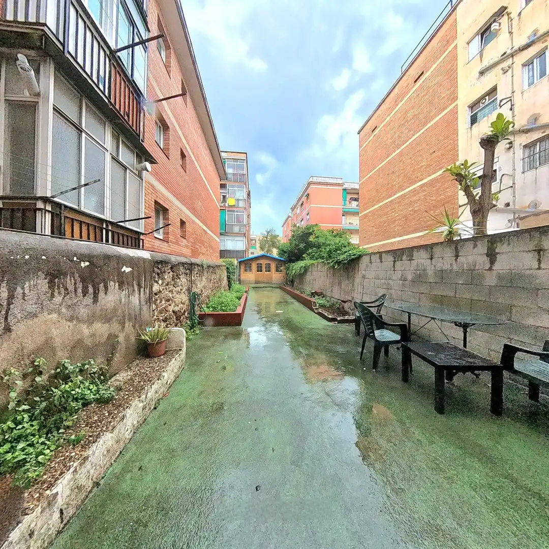 Vista exterior de Pis en venda en Barcelona amb Calefacció