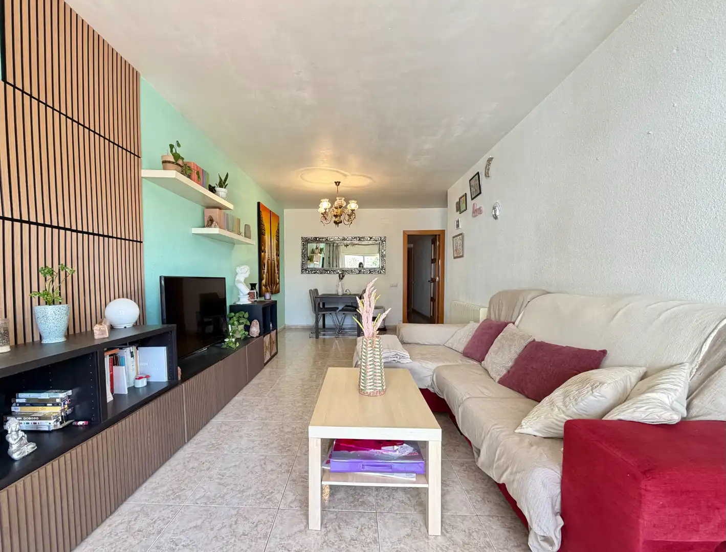 Sala de estar de Piso en venta en Santa Margarida I Els Monjos con Calefacción, Terraza y Amueblado