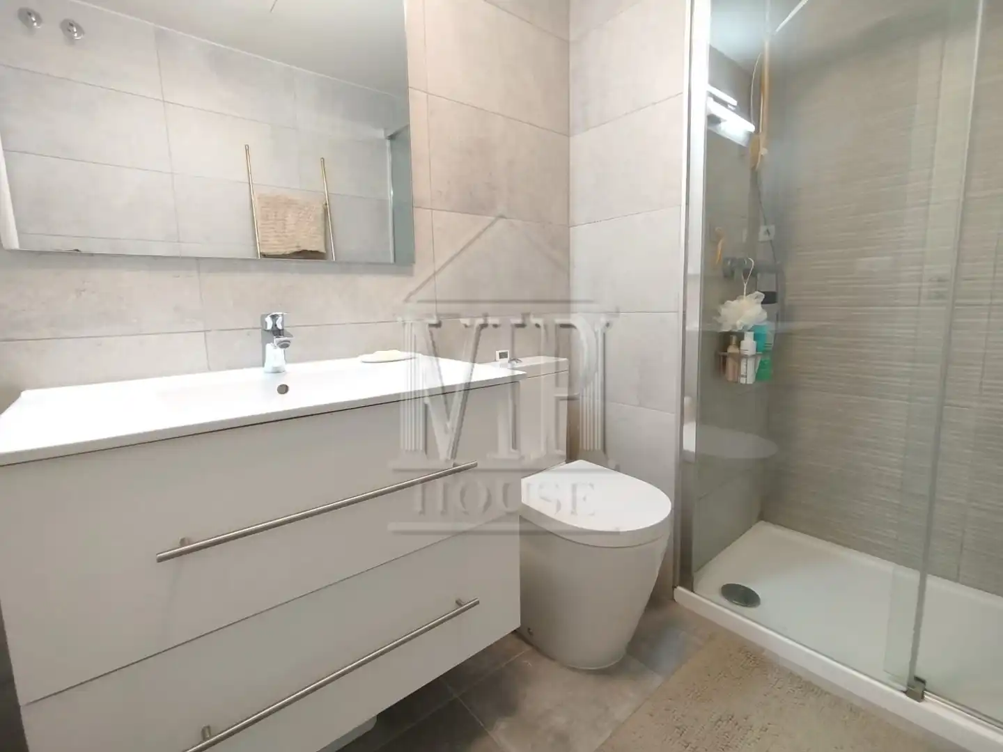 Baño de Piso en venta en Badalona con Aire acondicionado, Calefacción y Parquet