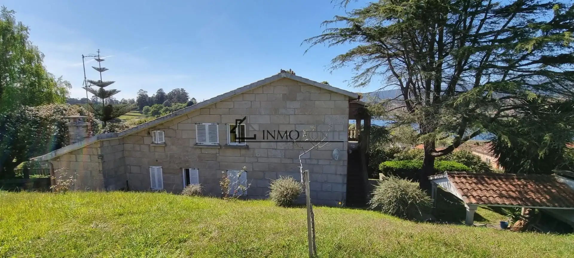 Vista exterior de Casa o xalet en venda en Pontevedra Capital  amb Calefacció, Jardí privat i Terrassa