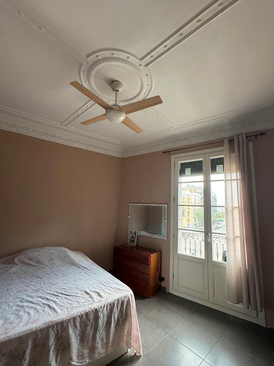 Bedroom of Flat to share in  Barcelona Capital  with Heating, Furnished and Washing machine