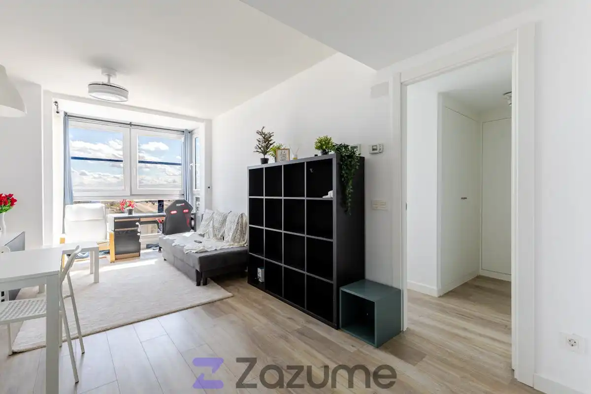 Wohnzimmer von Wohnung zur Miete in Madrid mit Klimaanlage, Privatgarten und Schwimmbad