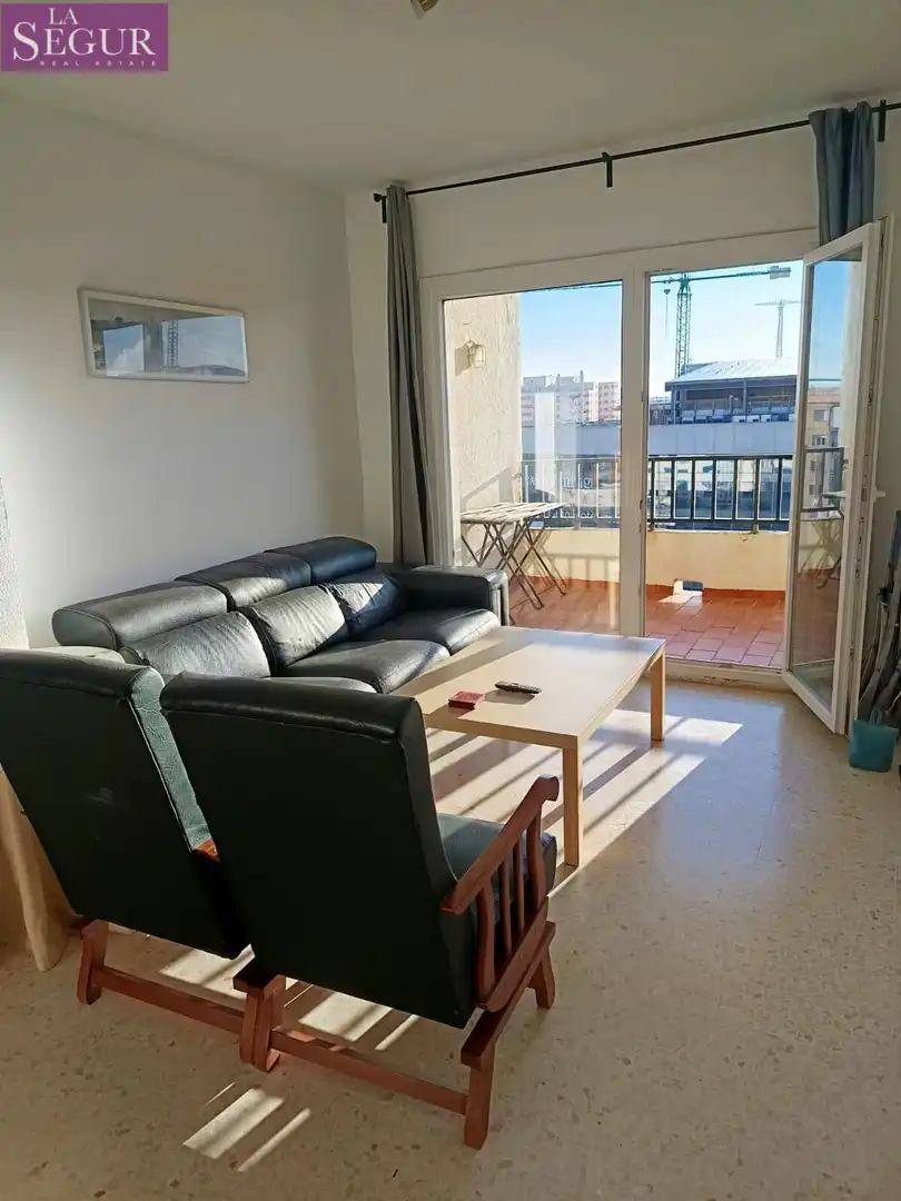 Sala d'estar de Pis de lloguer en Cádiz amb Moblat