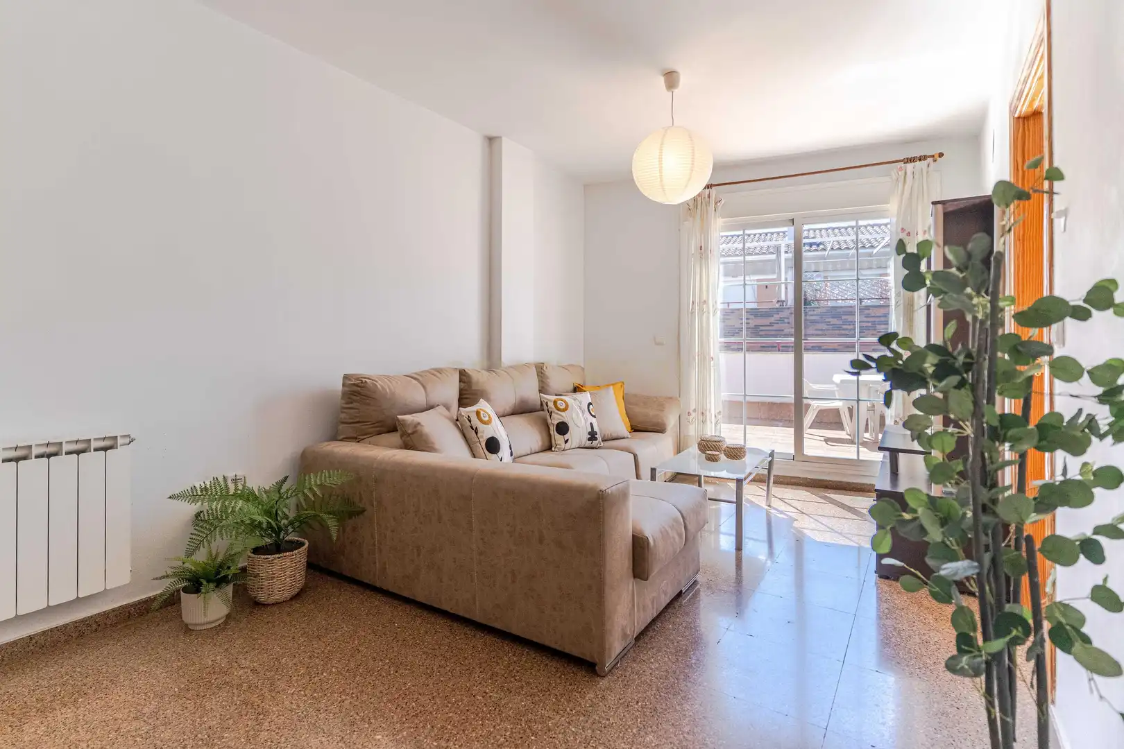 Sala d'estar de Apartament en venda en Churriana de la Vega amb Jardí privat i Piscina comunitària