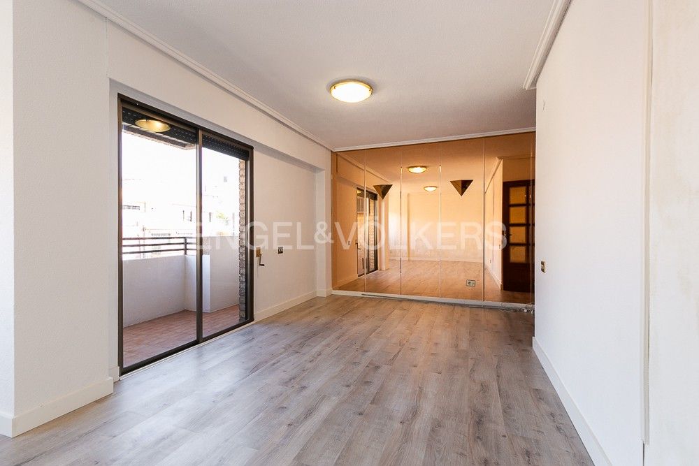 Vista exterior de Apartament de lloguer en  Valencia Capital amb Aire condicionat, Calefacció i Parquet