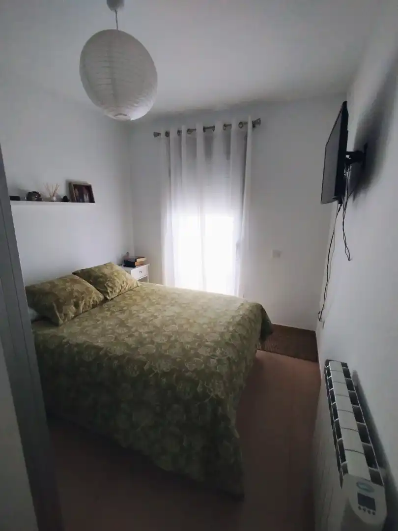 Schlafzimmer von Wohnung zum Verkauf in Vilallonga del Camp mit Klimaanlage, Heizung und Privatgarten