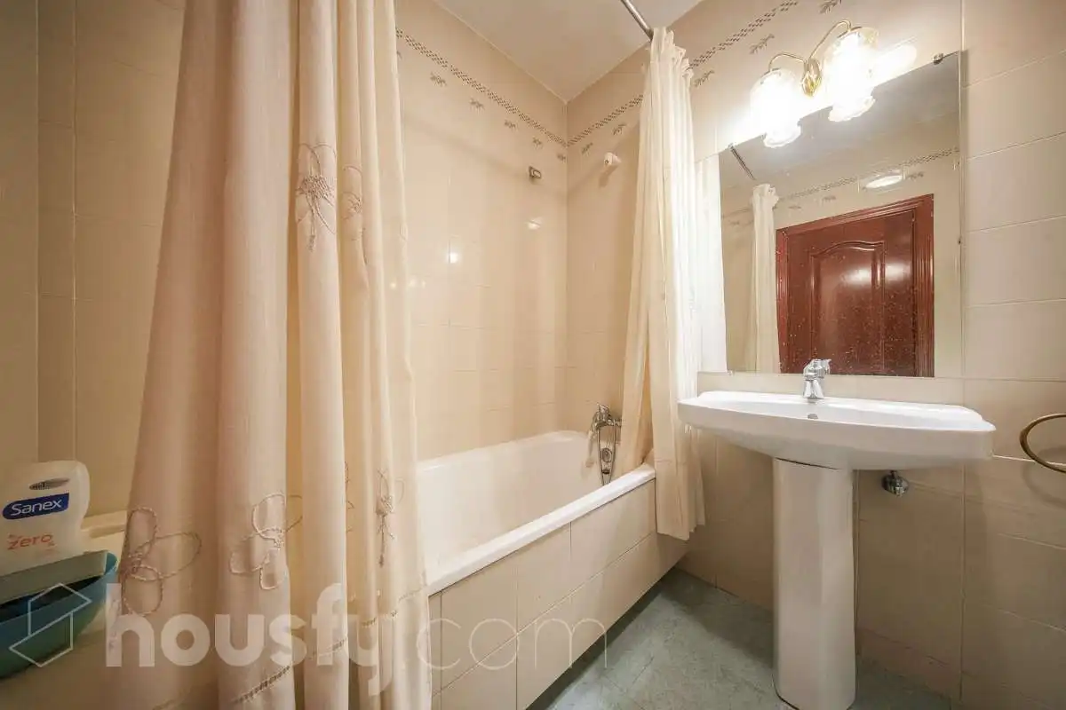 Baño de Piso en venta en Madrid con Aire acondicionado, Calefacción y Jardín privado