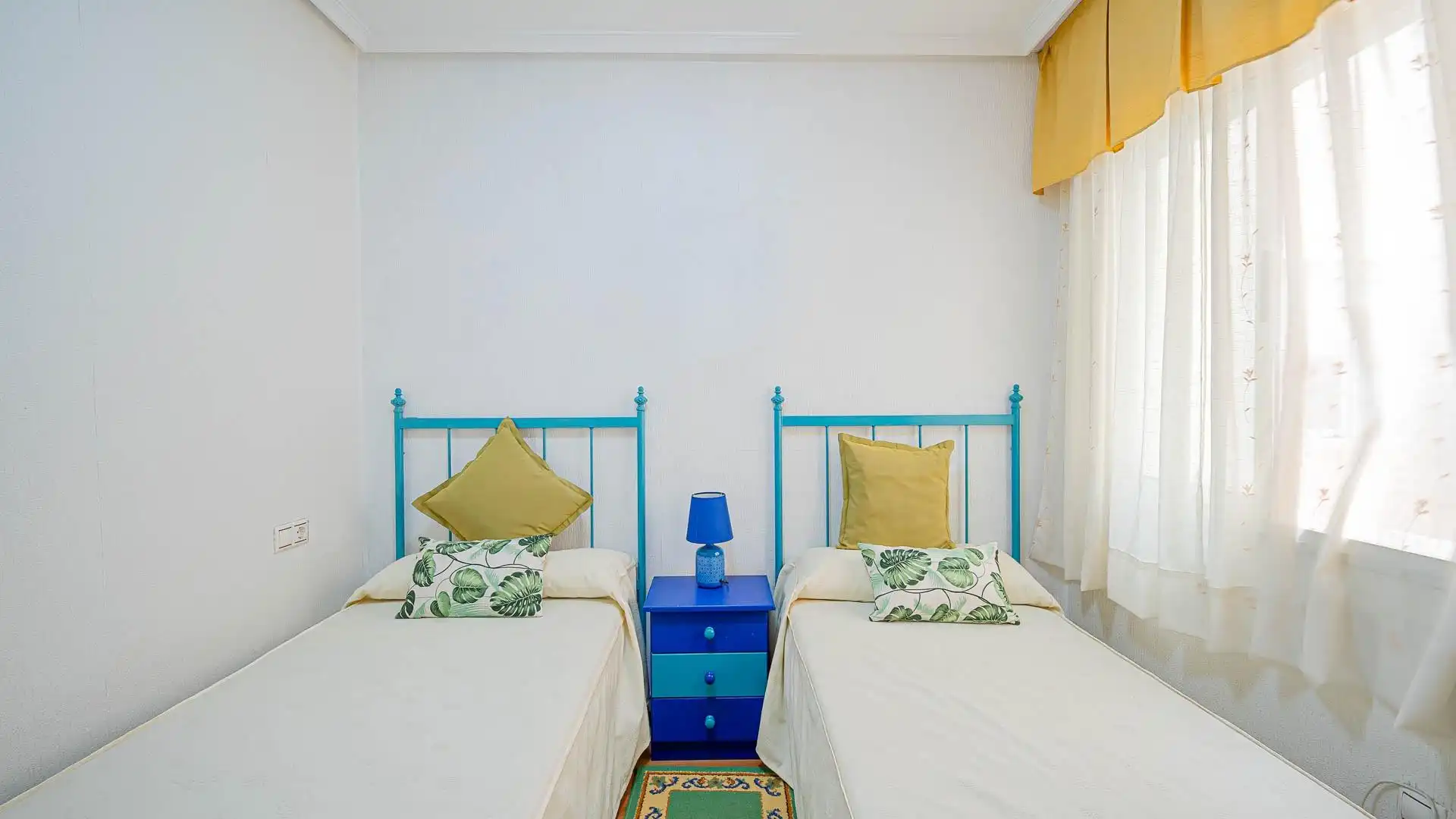 Dormitori de Apartament en venda en Torrevieja amb Moblat i Balcó