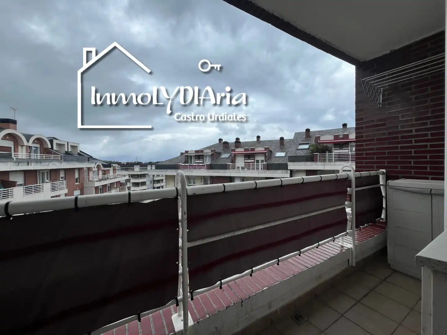 Vista exterior de Piso en venta en Castro-Urdiales con Calefacción, Parquet y Terraza