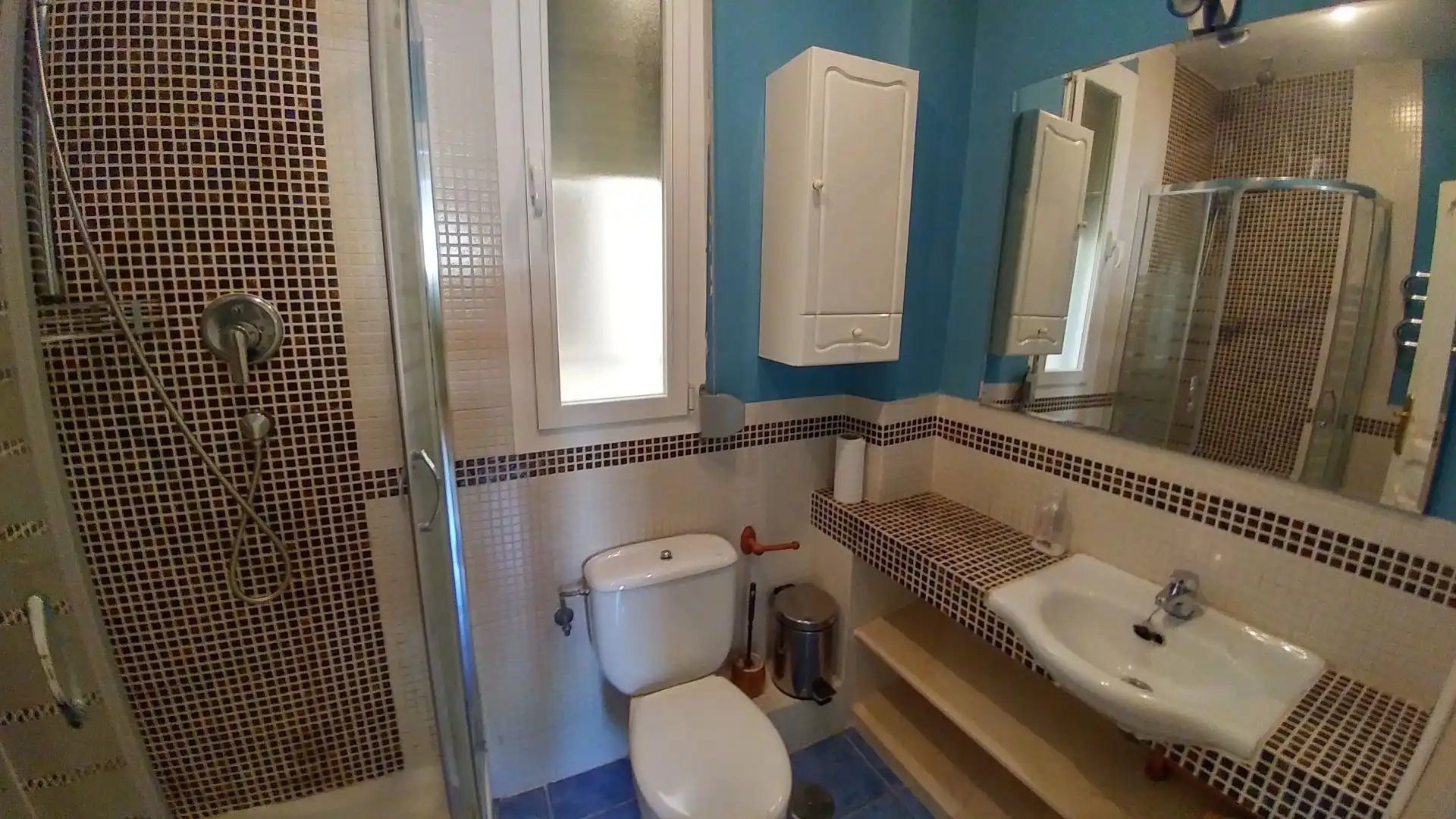 Bathroom of Flat for rent in Madrid  with Air Conditioner and Heating