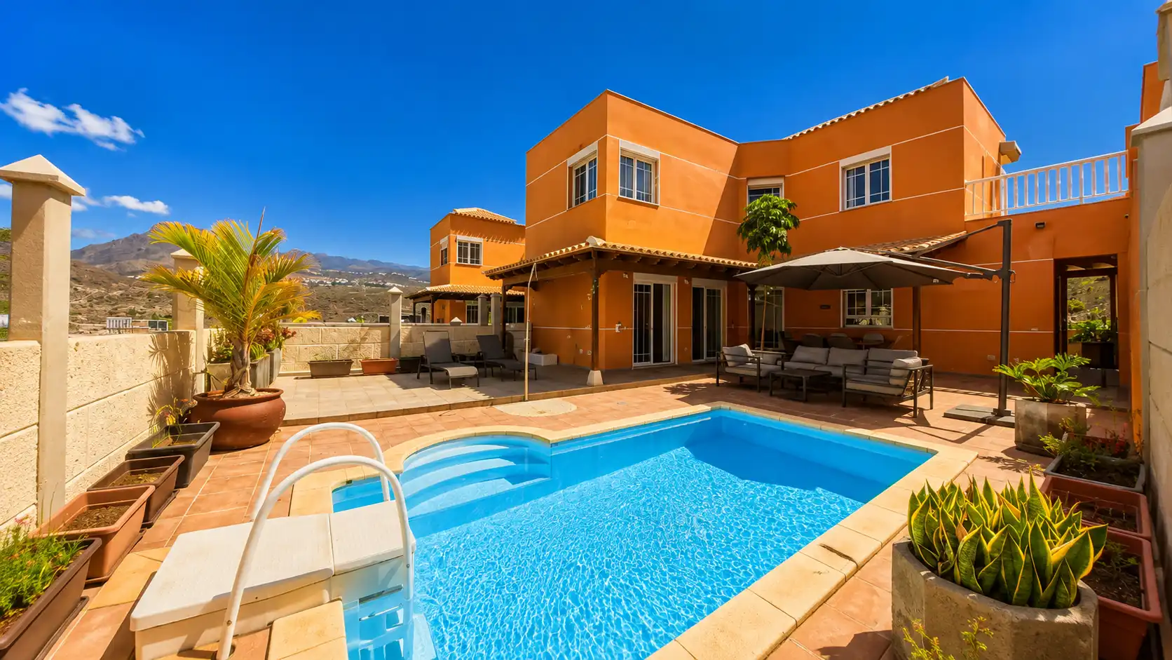 Vista exterior de Casa o chalet en venta en Arona con Aire acondicionado, Terraza y Trastero