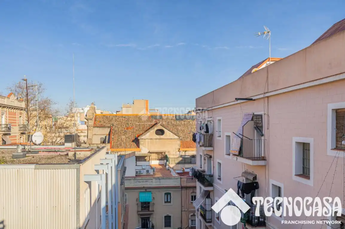 Vista exterior de Pis en venda en Barcelona amb Aire condicionat i Balcó