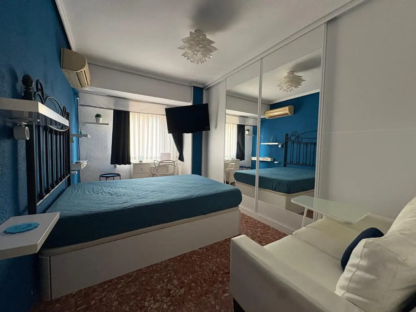 Bedroom of Flat for share in Valencia  with Air Conditioner and Furnished