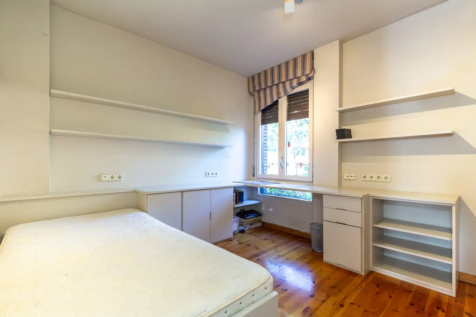 Dormitori de Àtic en venda en Sant Just Desvern amb Aire condicionat, Calefacció i Terrassa
