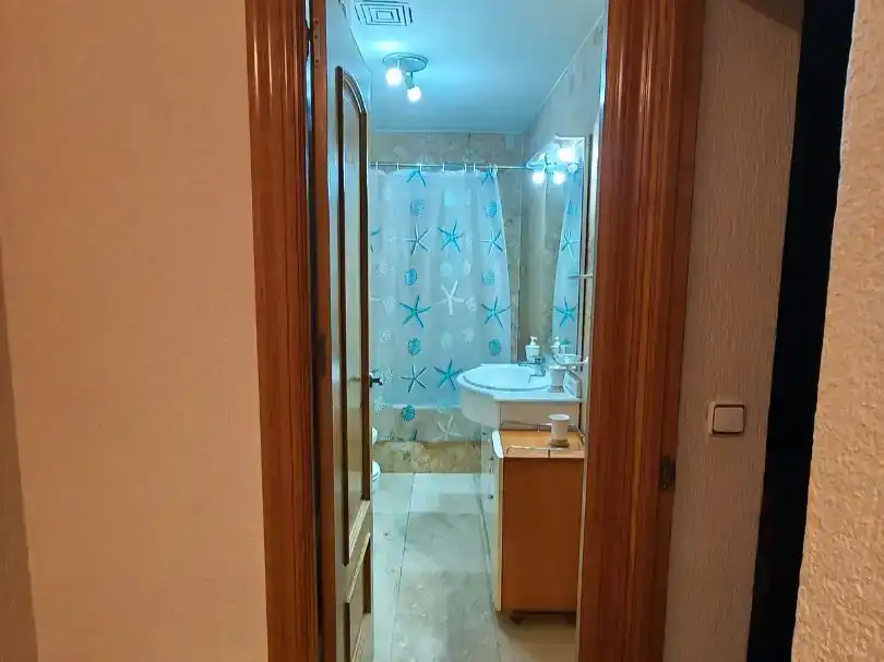 Badezimmer von Wohnung zum Verkauf in  Huelva Capital mit Balkon