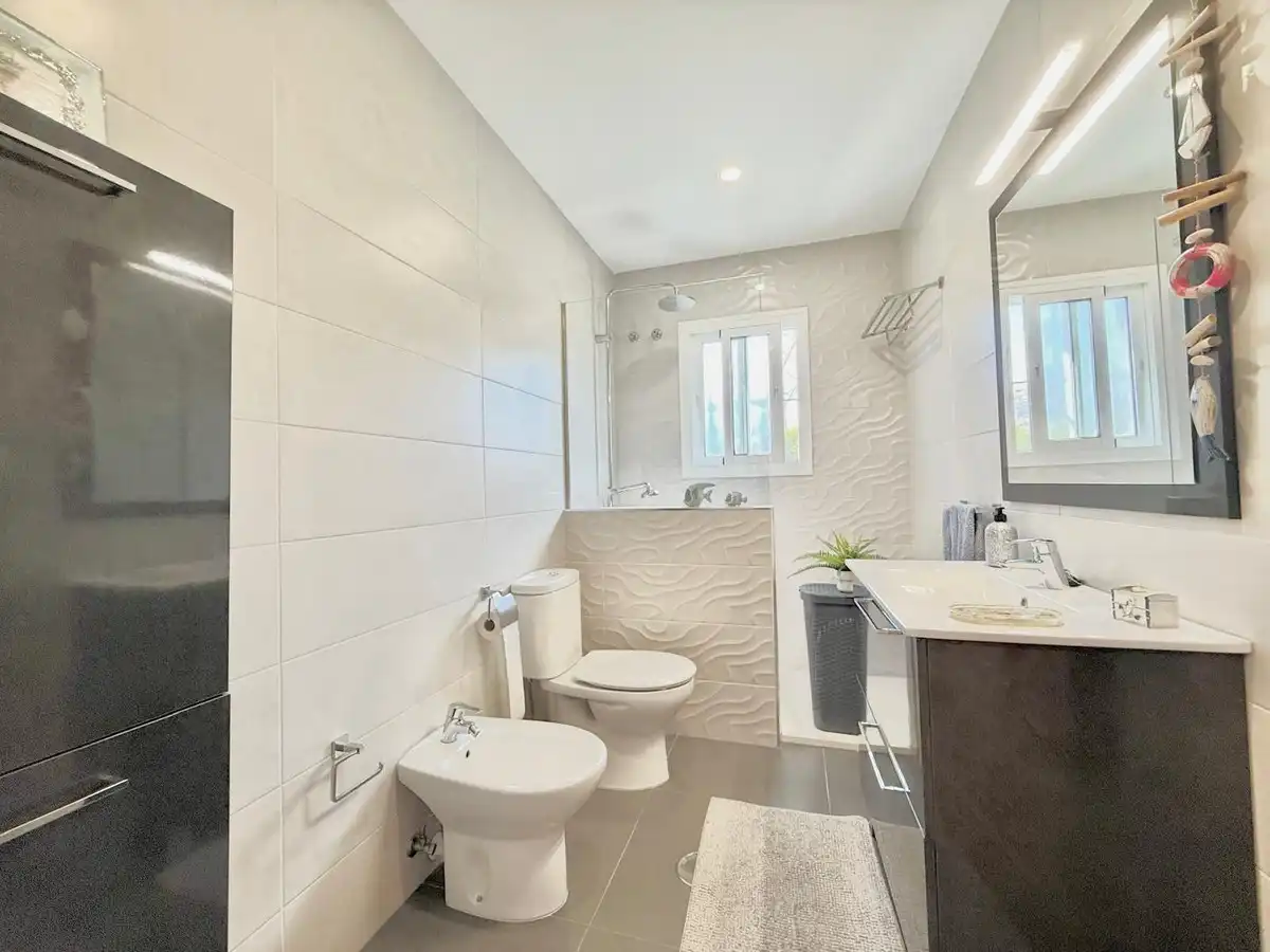 Bathroom of Detached homes for sale in Fuengirola  with Air Conditioner, Heating and Terrace