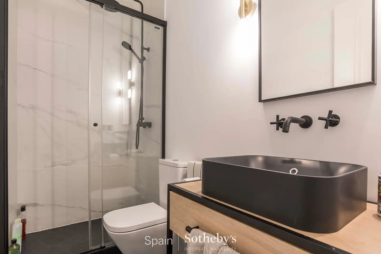Baño de Apartamento en venta en Madrid con Aire acondicionado, Calefacción y Terraza