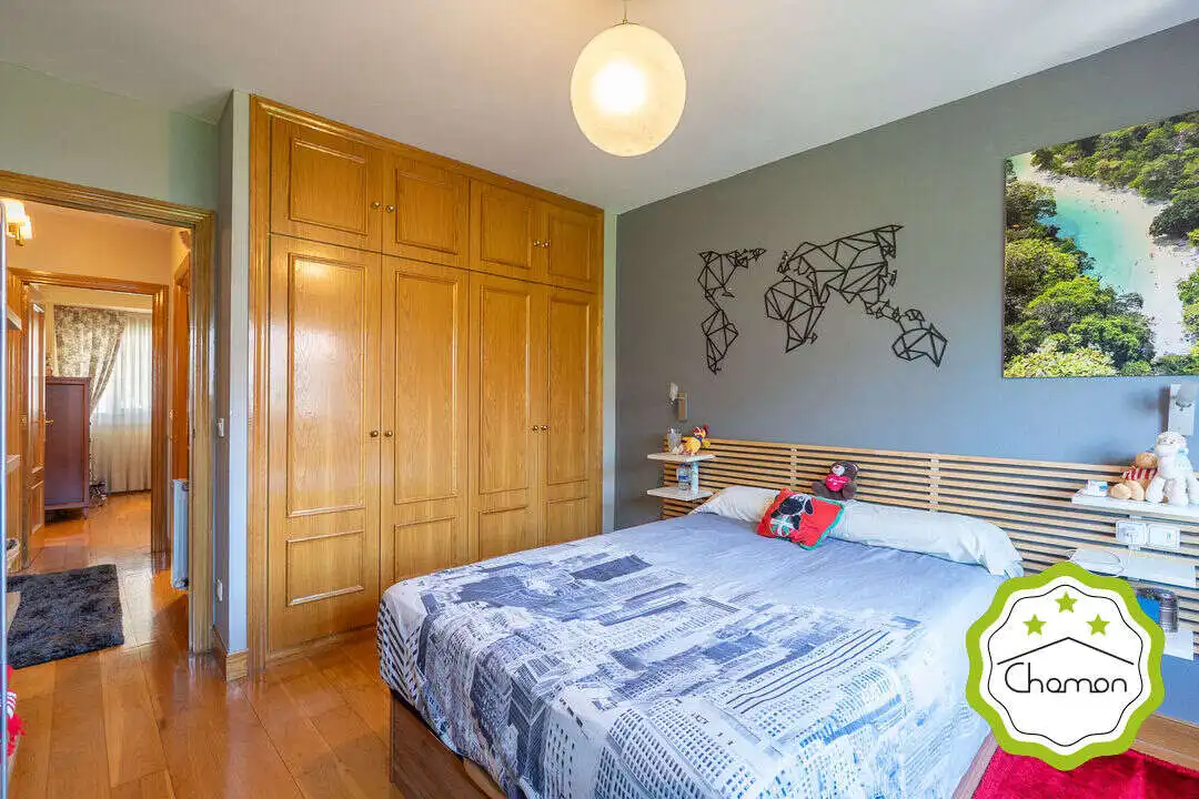 Habitación de Casa adosada en venta en Loiu con Calefacción y Jardín privado