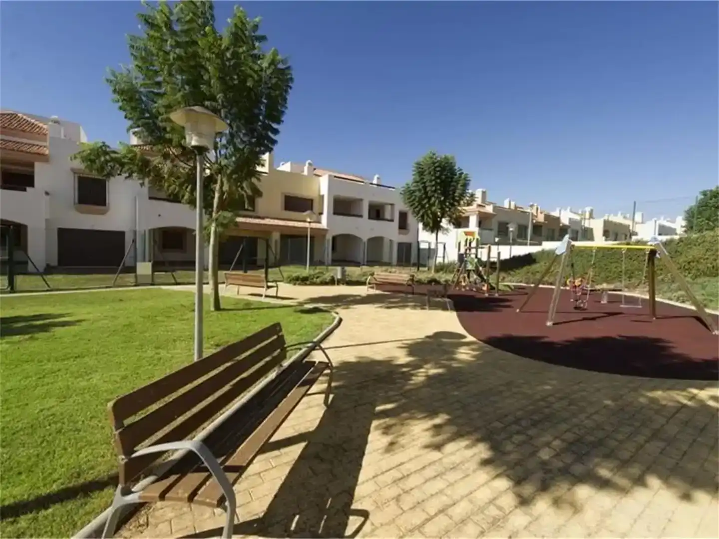 Vista exterior de Pis en venda en Guillena amb Aire condicionat, Piscina i Balcó